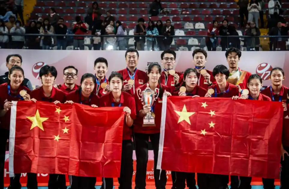 首秀轰13分！中国女排又一16岁1米93MVP新星崛起：强力接应上线